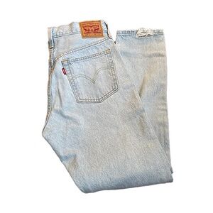 Levi’s 501 Short Skinny Factory Distressed Light Blue 27x28 Like New
